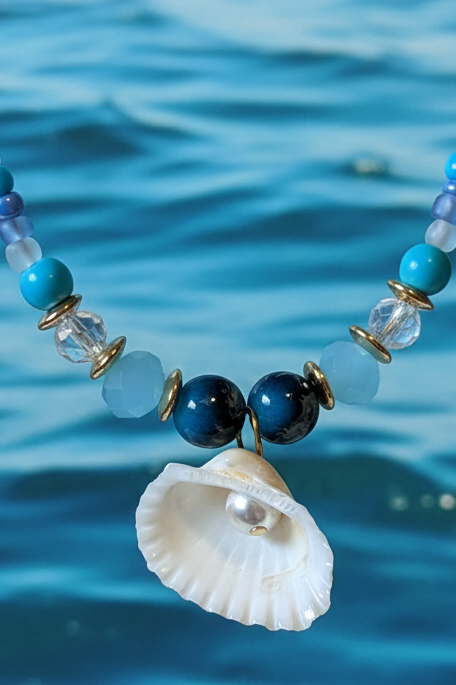 Clamshell Pendant Necklace