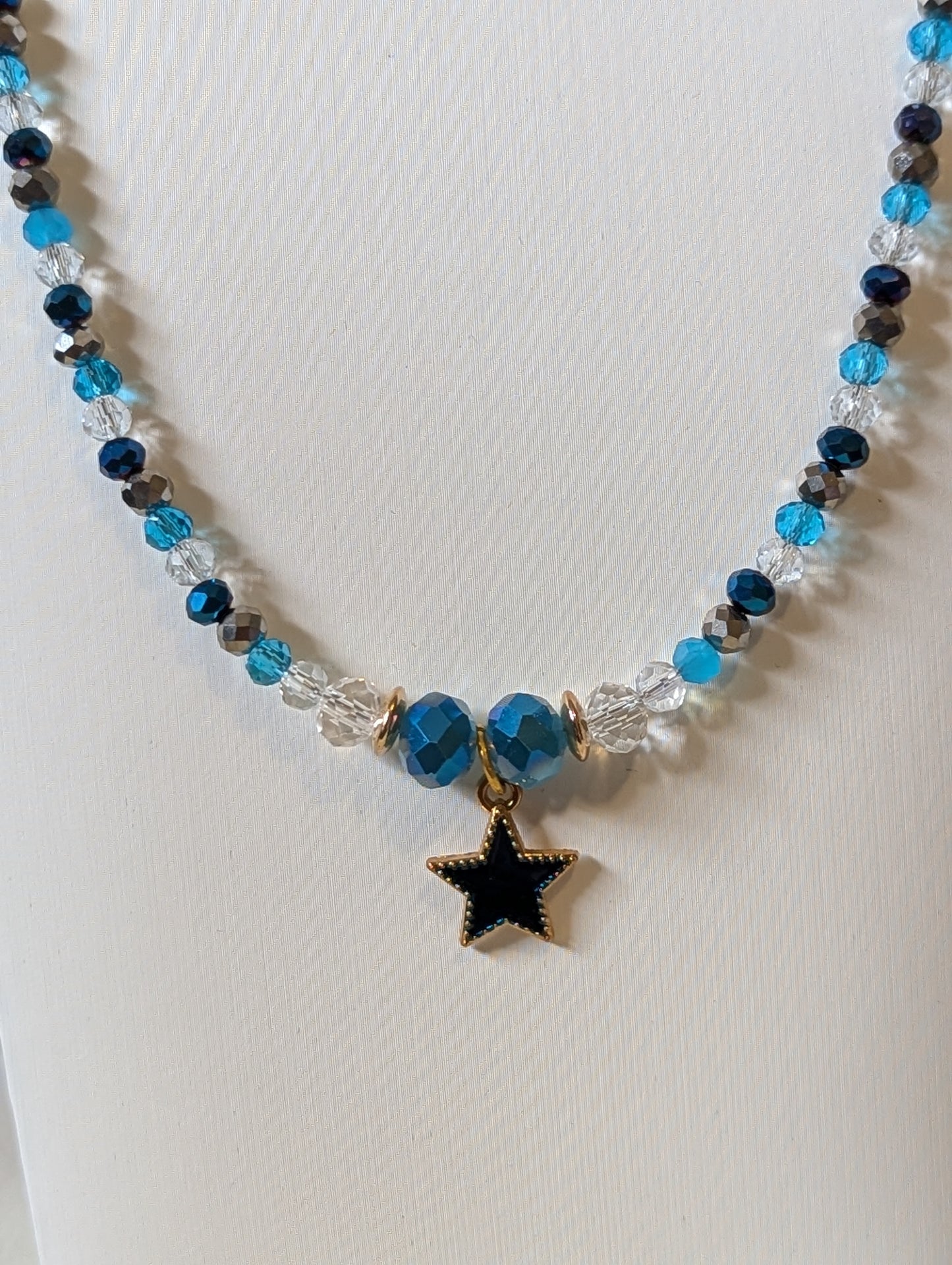 Metallic Star Pendant Necklace